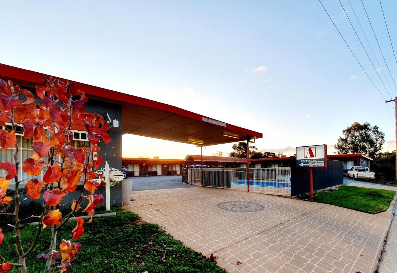 Ardeanal Motel West Wyalong Extérieur photo