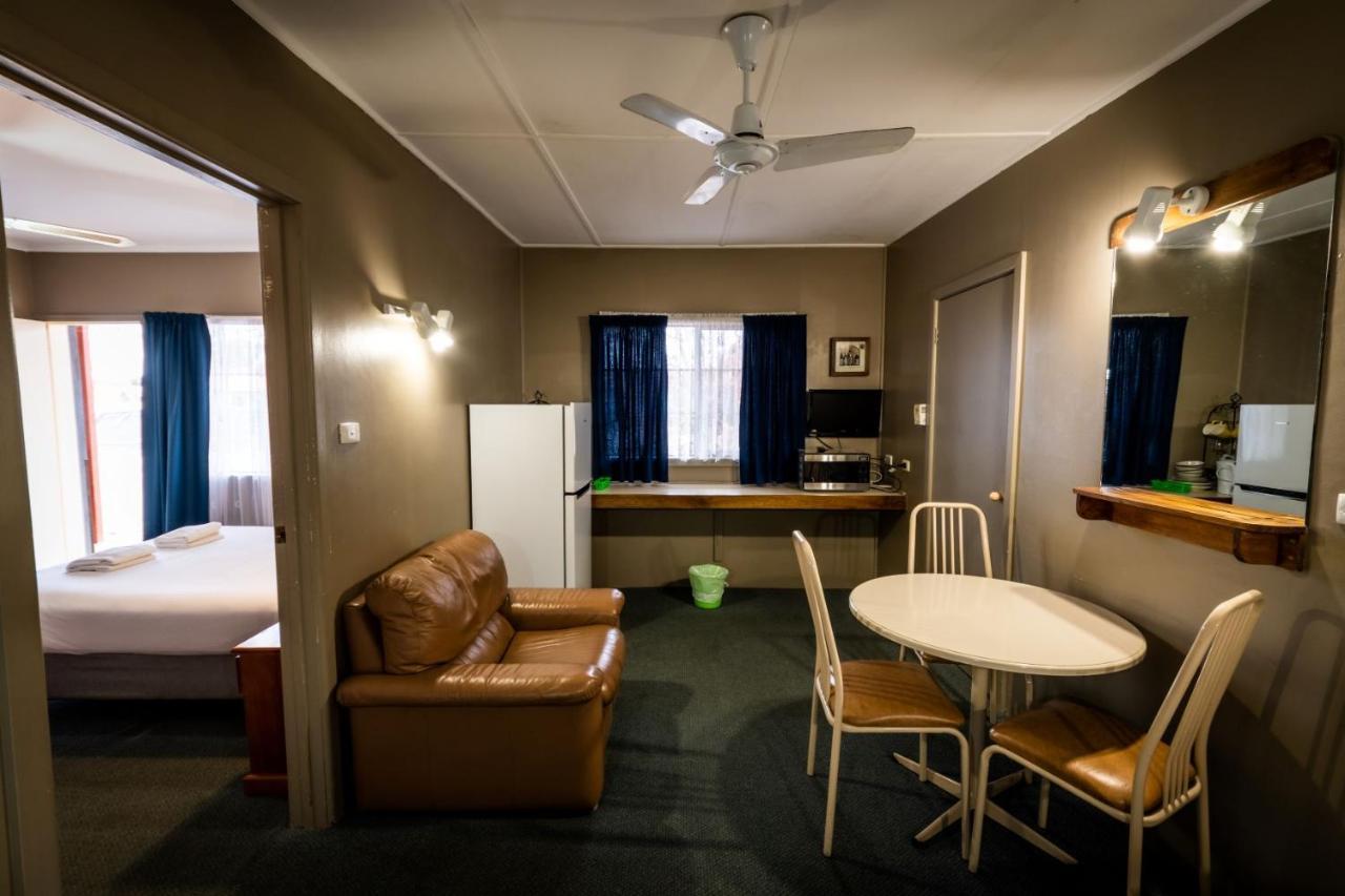 Ardeanal Motel West Wyalong Extérieur photo