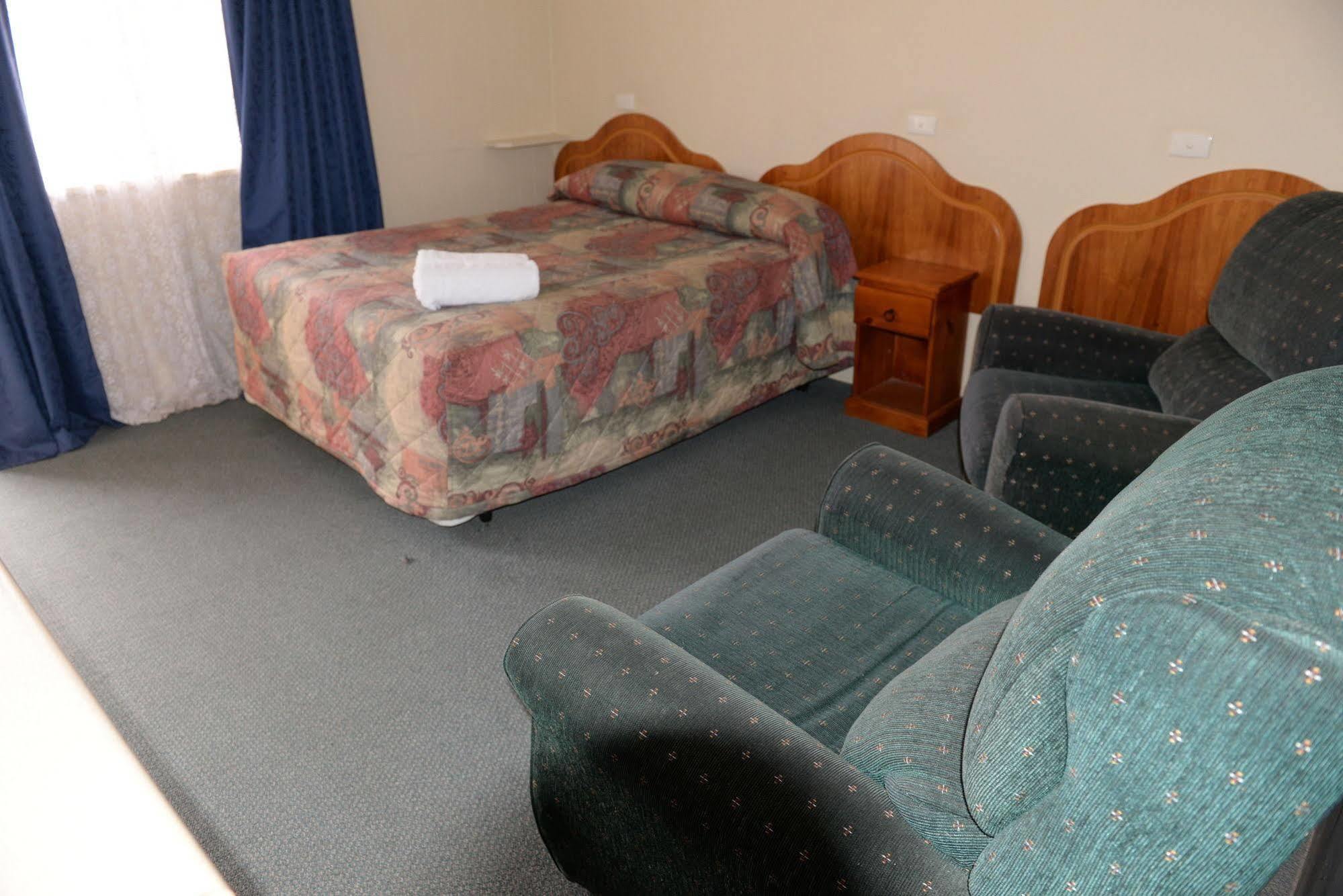 Ardeanal Motel West Wyalong Extérieur photo