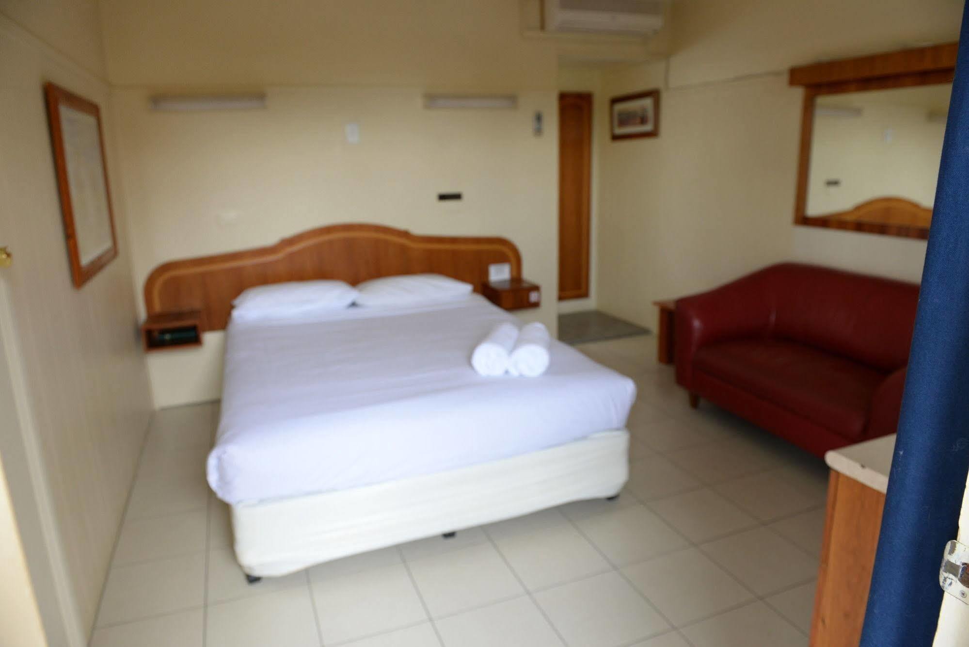Ardeanal Motel West Wyalong Extérieur photo